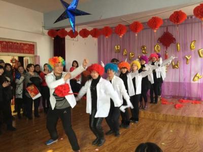 幼儿园春节亲子活动：新年钟声 铛铛铛