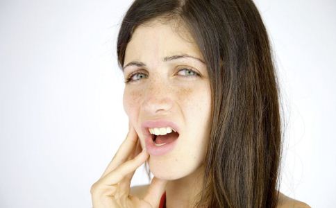 什么病会突然引起牙疼 女人牙疼是什么原因