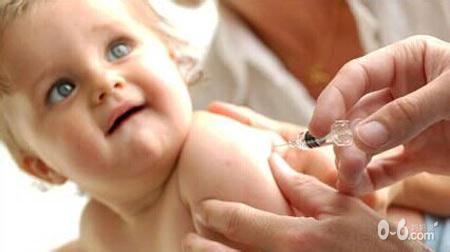 刚刚出生的宝宝衣服 为什么刚刚出生的宝宝都要打疫苗？