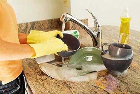 去除厨房顽固油渍 如何去除厨房污渍油渍