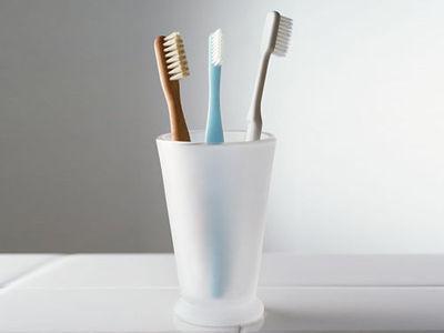 旧牙刷的妙用 被淘汰的旧牙刷妙用多多