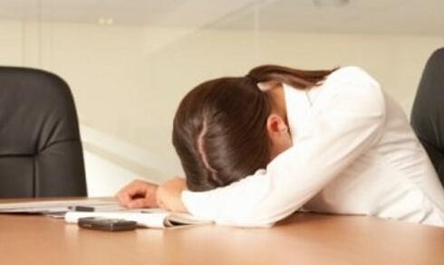 为什么睡午觉会头痛 睡午觉为什么会越睡越困