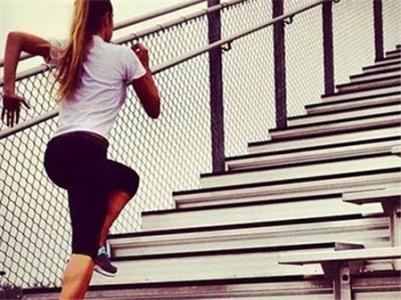爬楼梯和跑步哪个减肥 爬楼梯能减肥吗？