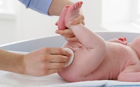 新生儿如何护理与喂养 新生儿如何喂养护理