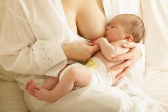 新生儿正确的喂奶方法 如何正确的给宝宝喂奶