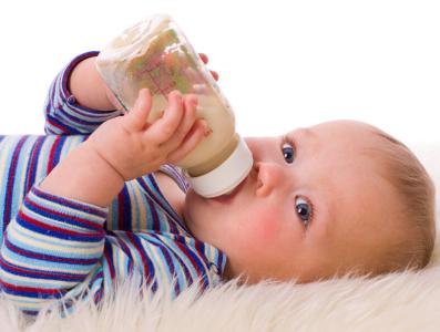 怎样混合喂养宝宝最好 应该怎样混合喂养宝宝