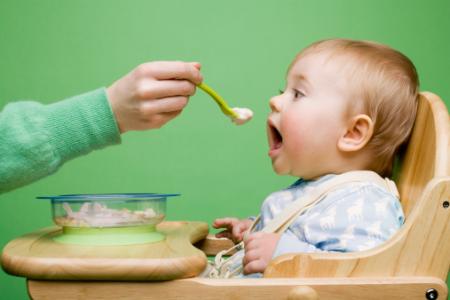 四个月的宝宝喂养方法 四个月的婴儿怎样喂养