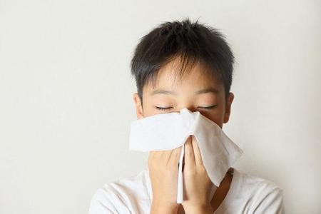 小儿过敏性鼻炎偏方 小儿过敏性鼻炎要怎么治疗