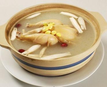 鲜人参炖鸡汤的做法 如何炖鸡汤清澈鲜美