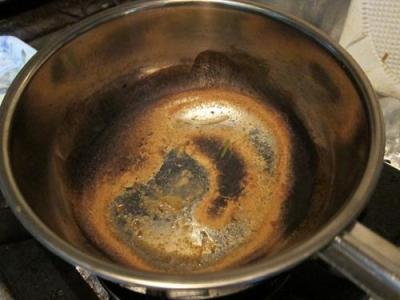 铸铁锅烧焦如何清洗 4种方法清洗烧焦的锅