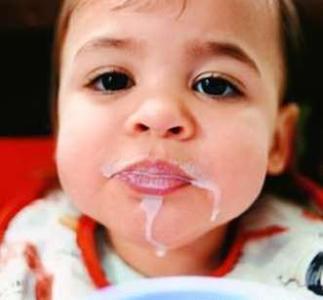 宝宝吐奶厉害的原因 宝宝吐奶的几种情况