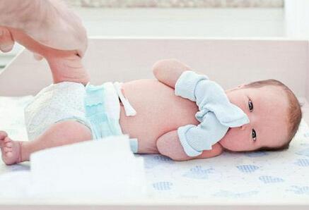 宝宝换尿布的正确方法 怎么给宝宝换尿布