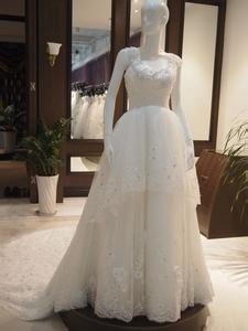 珍珠礼服 纯洁珍珠饰品与婚纱礼服的巧妙搭配