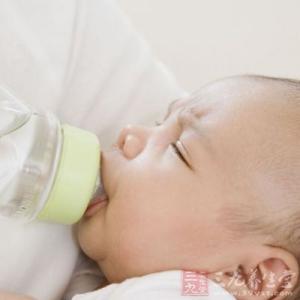 新生儿能喝水吗 新生儿喝水注意3大细节