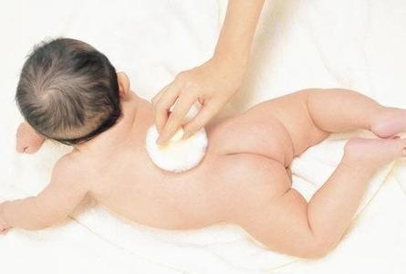 宝宝哭多久会影响健康 爽身粉对宝宝健康的影响