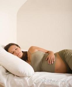 孕期胎儿发育图 孕期睡姿对胎儿发育有影响