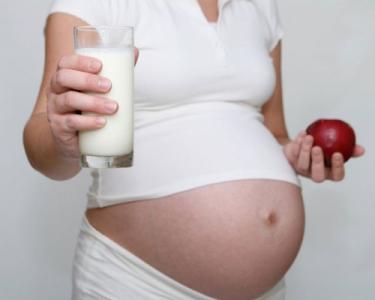 怎样知道胎儿发育良好 孕妇喝羊奶使胎儿发育良好