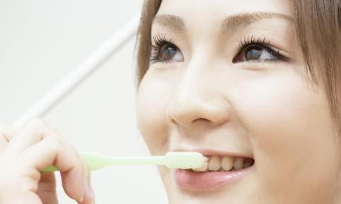 消除口臭的最佳方法 消除口臭的刷牙方法