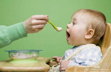 四个月宝宝辅食食谱 四个月宝宝不能吃的食物_四个月宝宝辅食禁忌