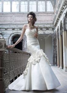 礼服面料细节廓形 哪种细节设计才是顶级“好廓型”婚纱