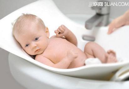 新生儿洗澡常识 给新生儿洗澡注意几点