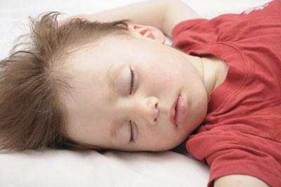 儿童睡觉打鼾怎么缓解 小孩睡觉打鼾怎么办