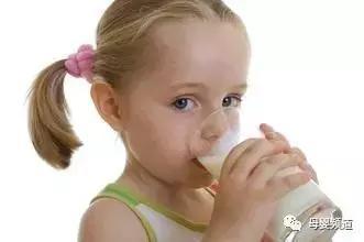喝牛奶腹胀 宝宝喝牛奶为什么会腹胀?