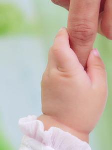 指甲油怎么洗掉小窍门 给宝宝修剪指甲的小窍门