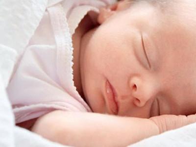 初生婴儿鼻子呼哧呼哧 初生婴儿鼻塞怎么办
