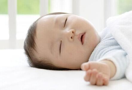 两个月宝宝睡眠时间表 两个月大的宝宝一天睡几个小时