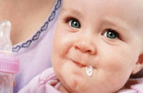 吐奶和溢奶的区别 如何区分漾奶、溢奶和吐奶