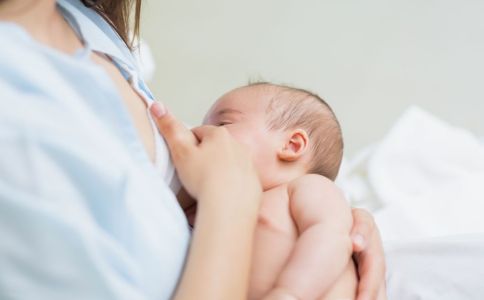 哺乳期能不能吃感冒药 母乳妈妈感冒了能不能给宝宝哺乳了呢