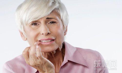 老人刷牙牙龈出血 老年人牙龈出血是什么原因