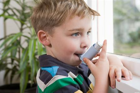 儿童哮喘的治疗方法 儿童哮喘的原因及治疗方法