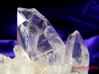 如何鉴别水晶真假 水晶是怎么形成的 如何鉴别水晶