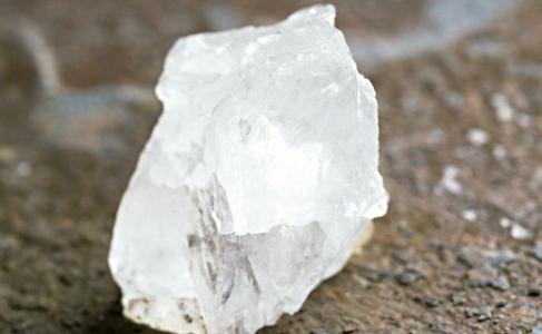 人工水晶是怎么形成的 天然水晶是怎么形成的