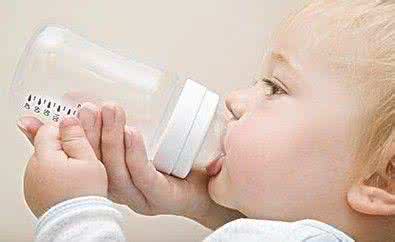 如何给宝宝选择奶瓶 如何正确的选择宝宝的奶瓶