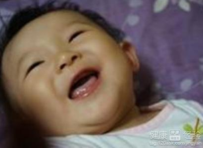 宝宝长牙初期牙龈图片 宝宝长牙期发高烧怎么办