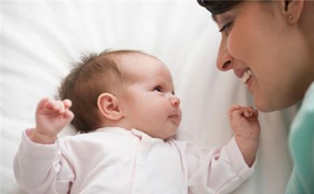 新生儿打嗝怎么办 八天新生儿打嗝怎么办 如何预防新生儿打嗝