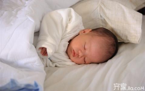 新生儿睡姿 新生儿哪些睡姿是错误的 新生儿错误睡姿有什么危害
