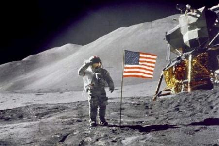 第一个登上月球的女人 第一个登上月球的人