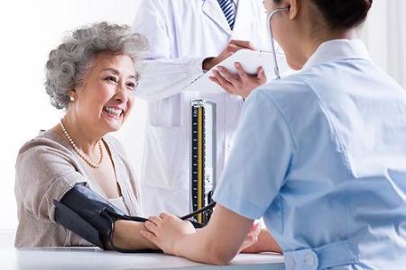 老人高血压注意事项 70岁老人血压高注意什么