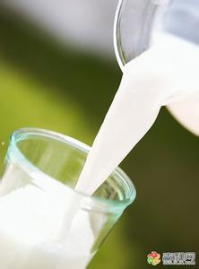春季喝牛奶 春季牛奶对健康有什么影响