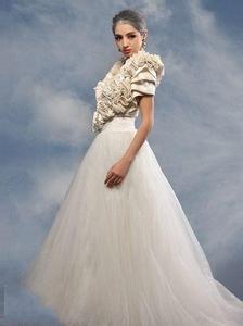 三亚古摄影拍婚纱团购 拍婚纱摄影照新娘如何选婚纱礼服？