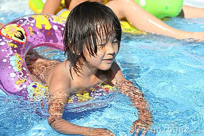 夏天喝多少水 夏天喝多少水才最合适