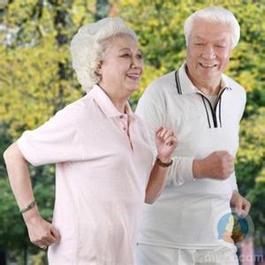 中老年人养生保健 关于老人晨起的养生保健功