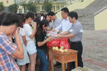 工会中秋节发月饼通知 关于中秋节为学生发放月饼的通知