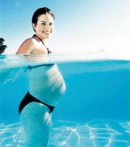 夏季女性游泳需谨慎 夏季孕妈游泳的好处
