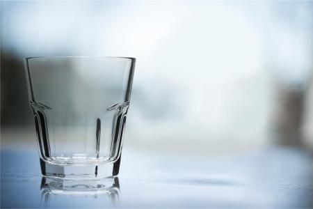 玻璃杯使用注意事项 玻璃杯的用法 如何使用玻璃杯