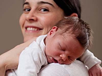 新生儿吐奶如何处理 新生儿吐奶如何护理